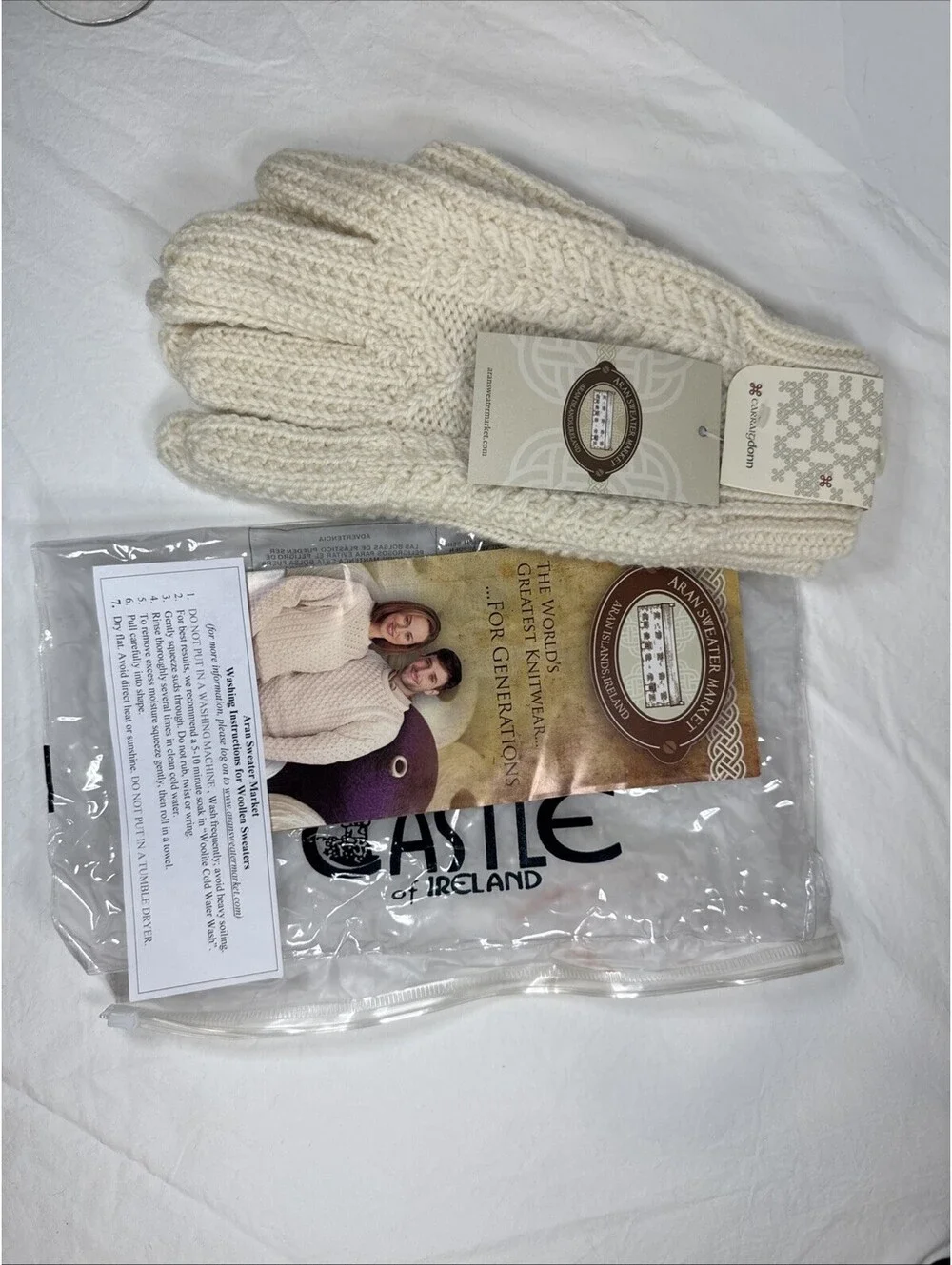 New Authentic Aran Sweater Market Irish Wool Gloves Cream Cable Knit - NWT A3-3